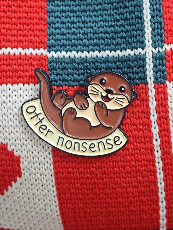 Cute Otter Design Brooch, Fashion Alloy Badge for Daily Clothing Decor, Trendy All-match & Exquisite Brooch for Birthday Gift