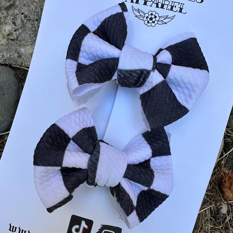 Black and White Racer Checkered Pig Tail Bow With Clip