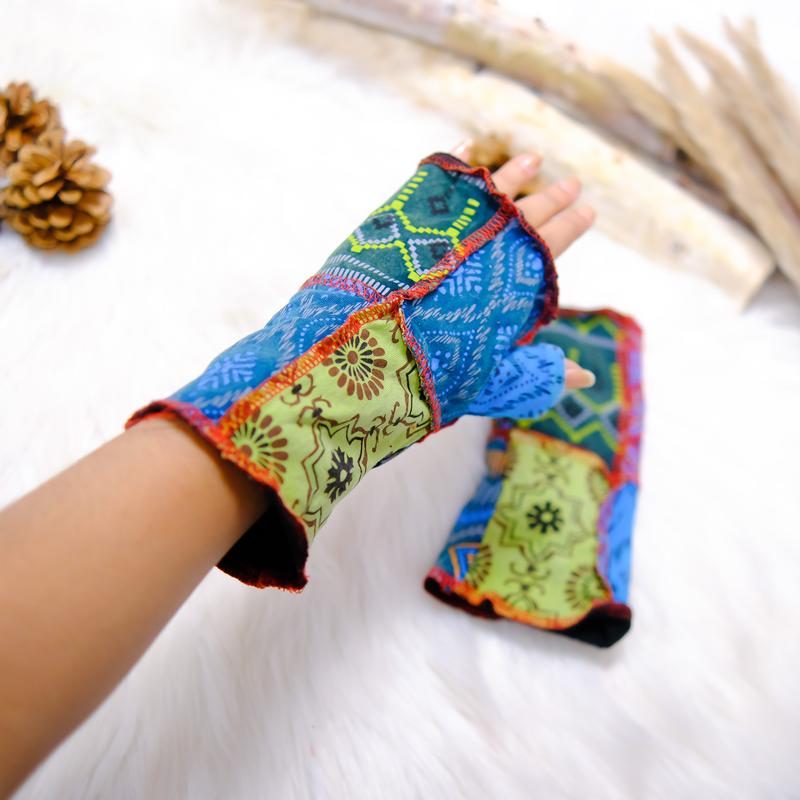 Handmade Patchwork Winter Gloves, Warm Fleece Lined Hand Warmers, Upcycled Cotton Gloves, Funky Style, Unisex Mittens, Winter Accessories