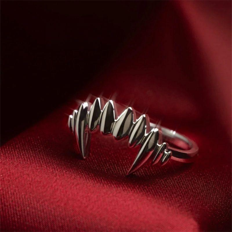 Fashion hip-hop punk, cosplay vampire devouring split ring, anime game ring, tail ring Hip-Hop Punk