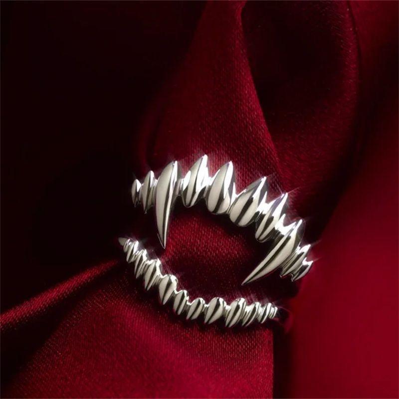 Fashion hip-hop punk, cosplay vampire devouring split ring, anime game ring, tail ring Hip-Hop Punk