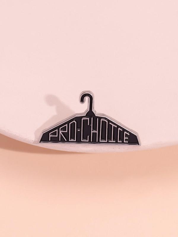 Creative Clothes Hanger Shaped Brooch, Fashionable Letter Design Alloy Badge for Backpack & Clothes Collar, Trendy All-match & Exquisite Brooch for Birthday Gift