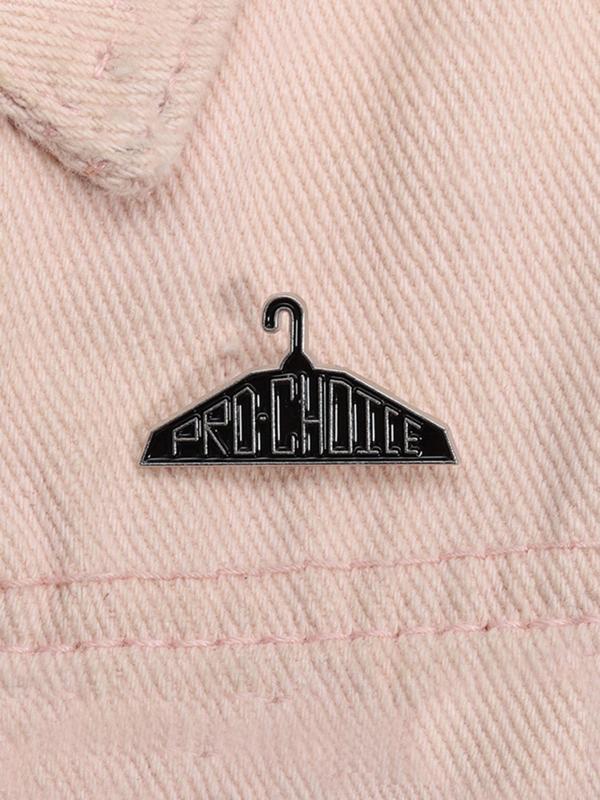 Creative Clothes Hanger Shaped Brooch, Fashionable Letter Design Alloy Badge for Backpack & Clothes Collar, Trendy All-match & Exquisite Brooch for Birthday Gift