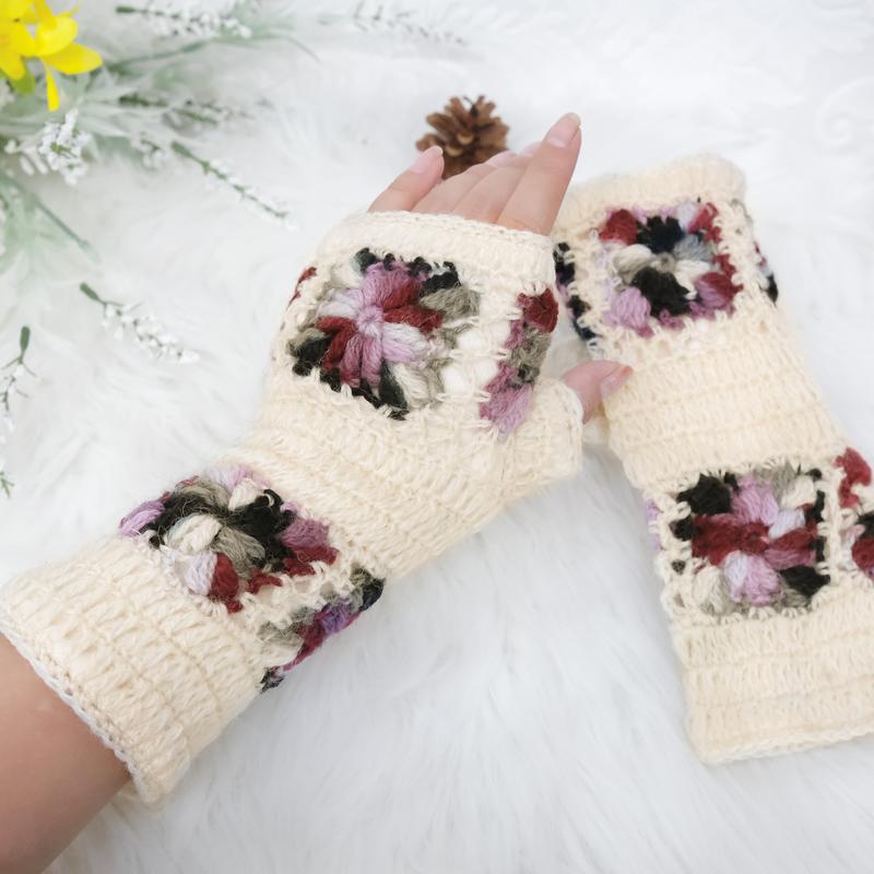 Handknit Crochet Flower Design Handwarmers Fingerless Gloves with Fleece Lining, Mittens, Wool Handwarmers, Wrist warmers, Winter Gloves, Boho Style Fingerless Gloves