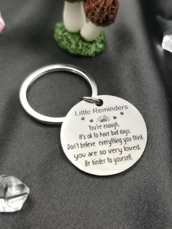 Slogan Pattern Round Shaped Stainless Steel Keychain, Fashion Keychain for Men & Women, Trendy All-match & Exquisite Keychain for Birthday Gift