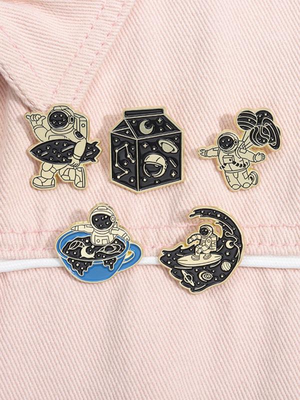 Cute Cartoon Astronaut Medal Design Brooches, Stylish Astronaut Themed Design Fashion Alloy Badge for Daily Clothing Decor, Trendy All-match & Exquisite Brooch for Birthday Gift