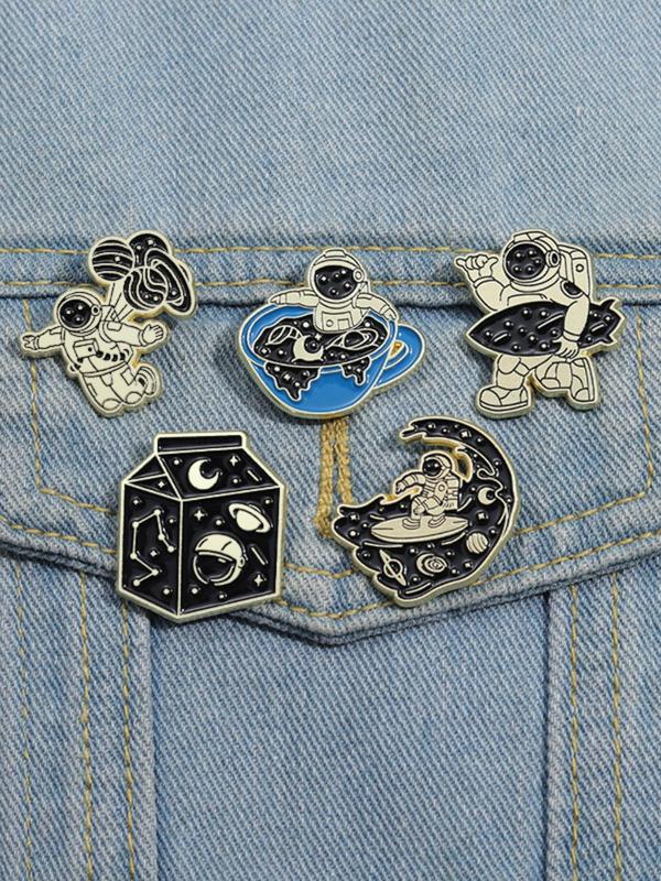 Cute Cartoon Astronaut Medal Design Brooches, Stylish Astronaut Themed Design Fashion Alloy Badge for Daily Clothing Decor, Trendy All-match & Exquisite Brooch for Birthday Gift