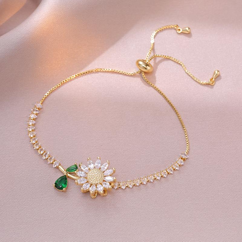 Jewelry set necklace + bracelet + ring female necklace rotating sunflower bracelet + ring Fashion suit clavicle chain