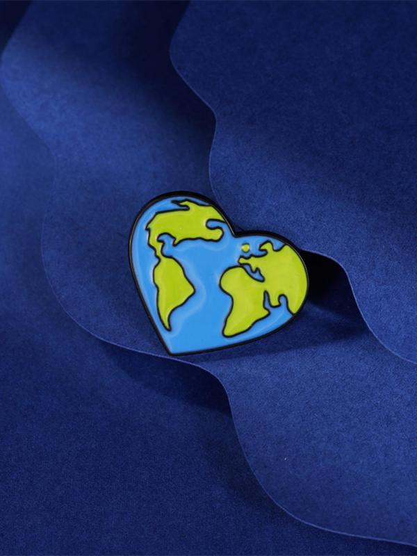 Blue Heart Shaped Alloy Brooch, Environmental Protection Creative Brooch, Earth Map Pattern Pin Badge for Clothes & Bag Decoration