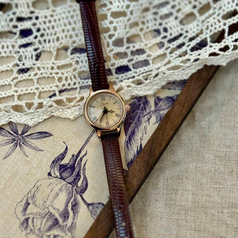 Retro Coffee Brown Leather Strap Women's Watch with Rhinestone Decor, Small Round Dial, College Style for Daily Wear and Occasions