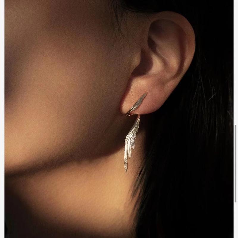 Needle rotating wing earrings with a cool and elegant style, personalized and high-end earrings