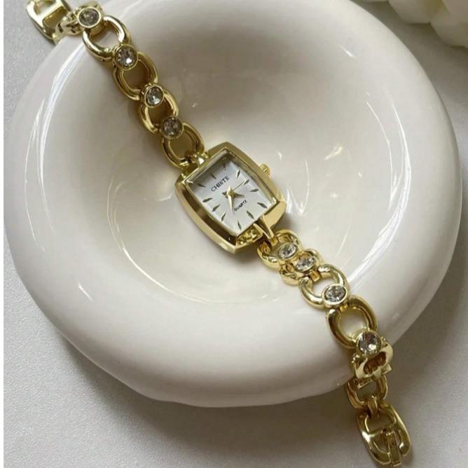 Vintage minimalist quartz watch with square dial and chain strap, perfect for teenage girls and young women