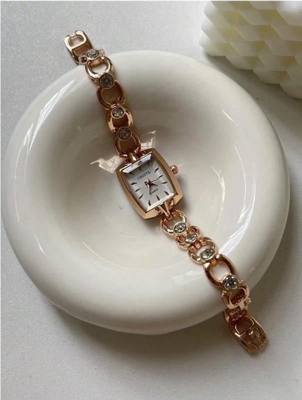 Vintage minimalist quartz watch with square dial and chain strap, perfect for teenage girls and young women