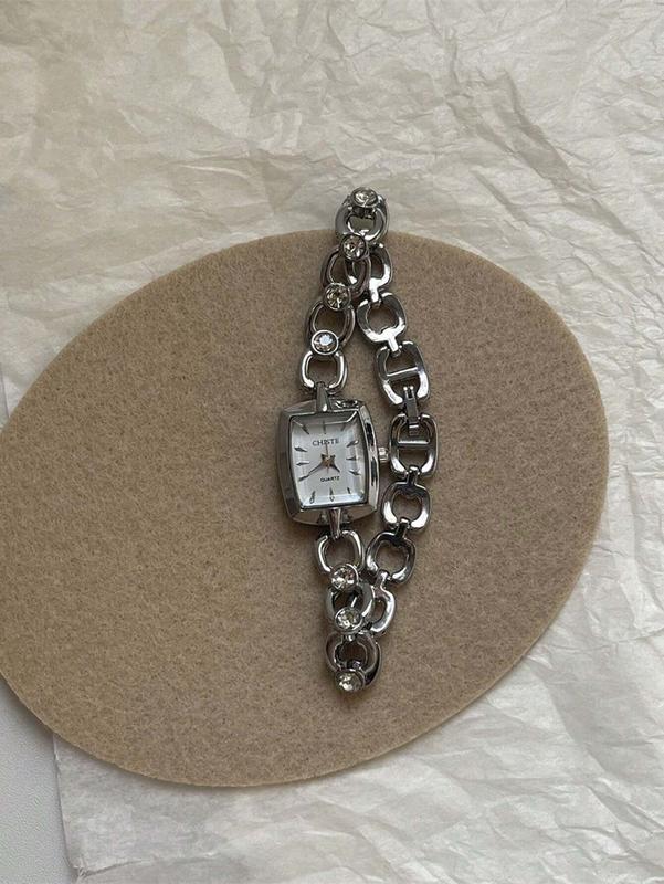 Vintage minimalist quartz watch with square dial and chain strap, perfect for teenage girls and young women